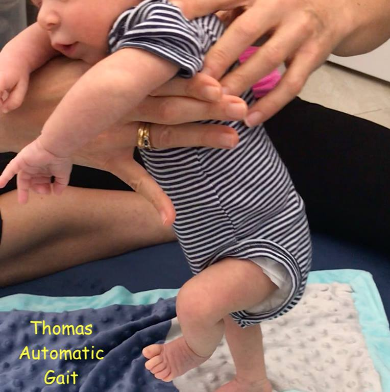 automatische reflexen bij een pasgeboren baby