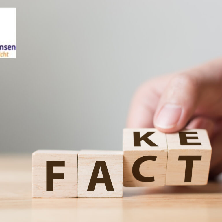 blokken met de woorden fact en fake