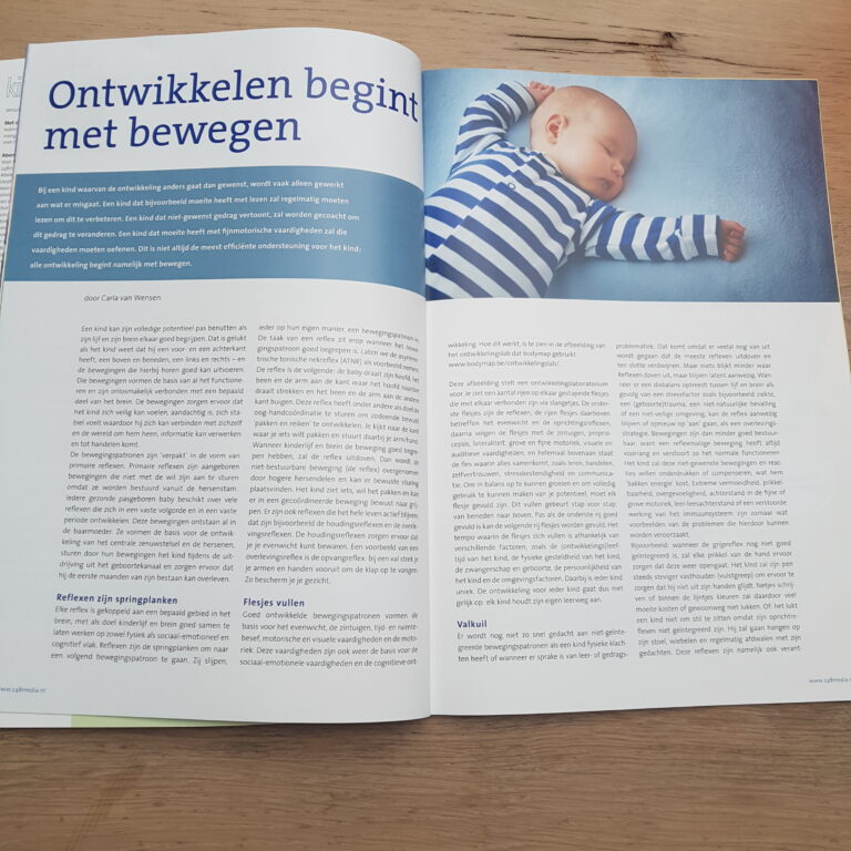 artikel van Carla van Wensen in het blad Kinderwijz, ontwikkelen begint met bewegen, bladzijde 2