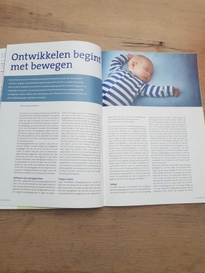 artikel van Carla van Wensen in het blad Kinderwijz, ontwikkelen begint met bewegen, bladzijde 2