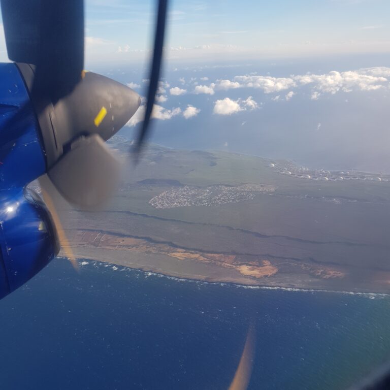 uitzicht vanuit het vliegtuig op aruba