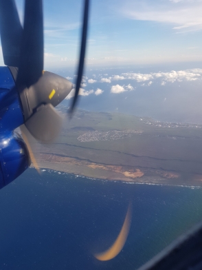 uitzicht vanuit het vliegtuig op aruba