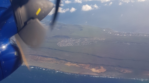 uitzicht vanuit het vliegtuig op aruba